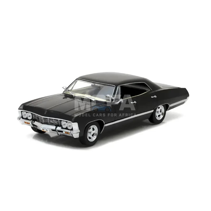 GreenLight 1967 Chevrolet Impala Sport Sedan in Tuxedo Black, 1:24 scale